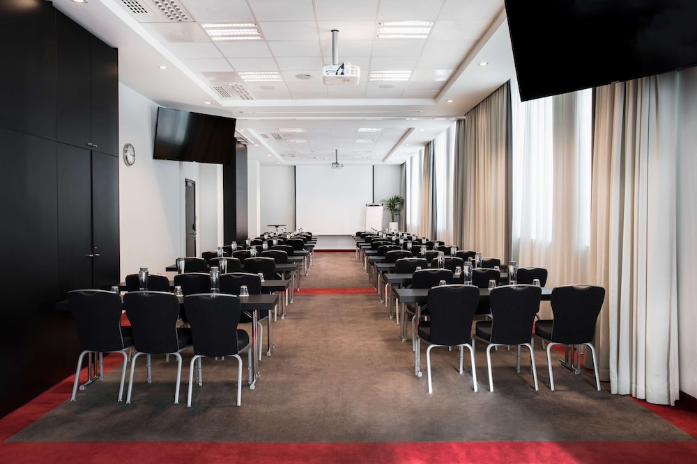 Park Inn by Radisson Brussels Midi 63/73