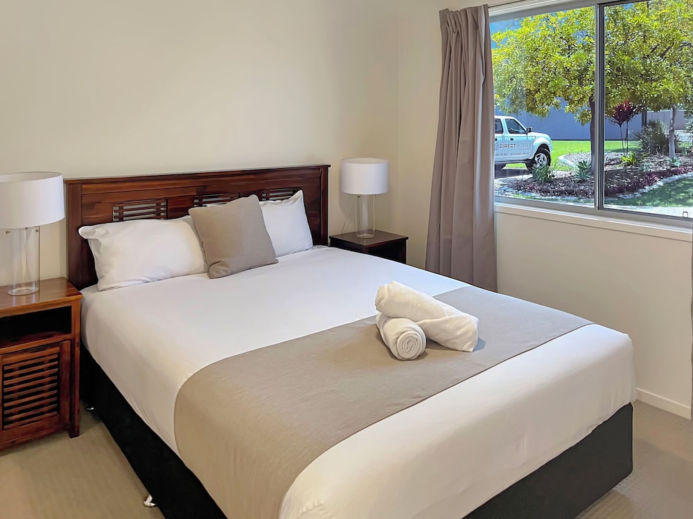 DIRECT HOTELS - VILLAS ON RIVERGUM 12/36