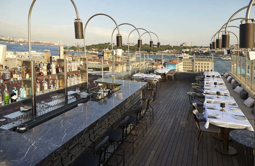 Khai Hotel Karakoy 58/60