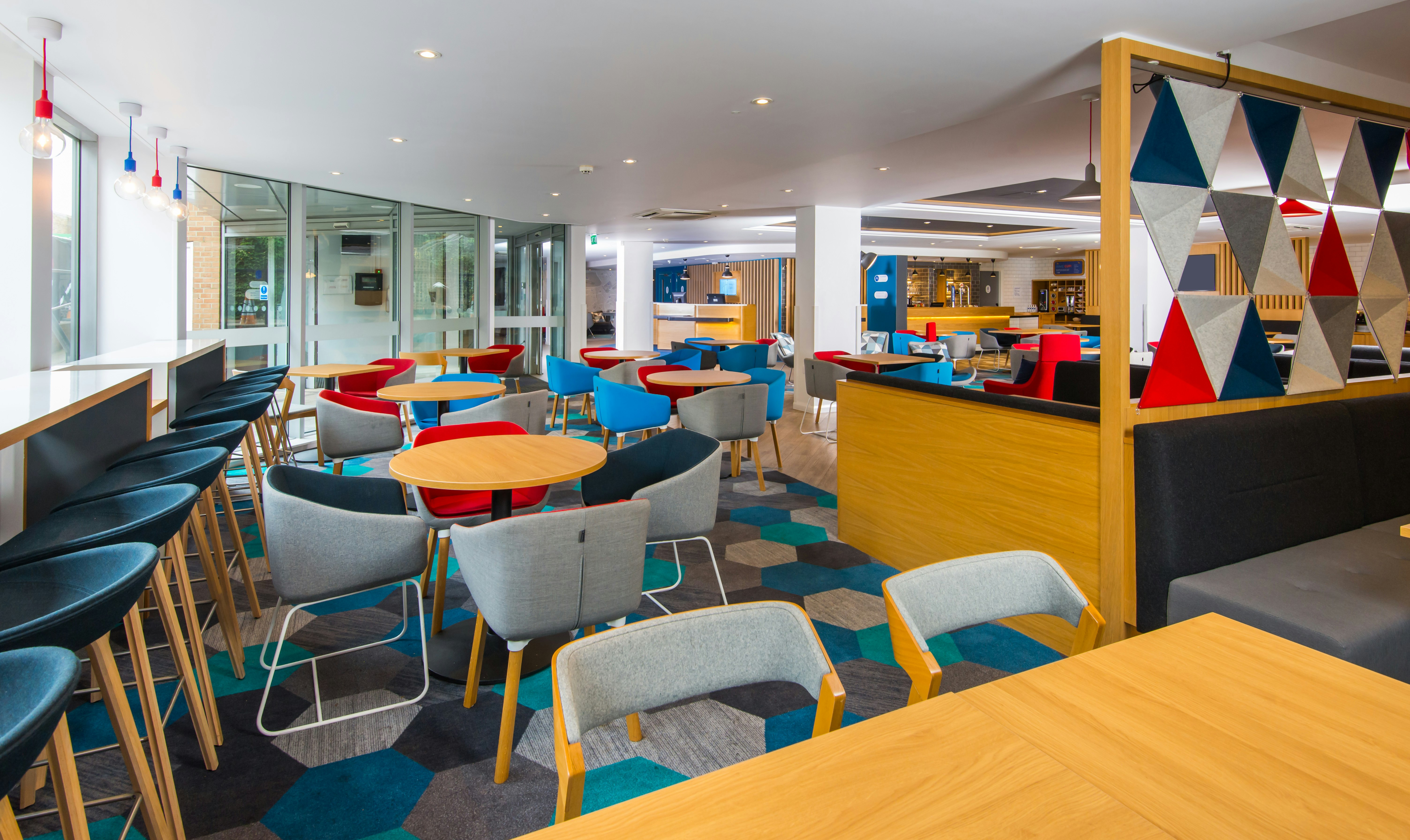 Holiday Inn Express London Hammersmith 27/43