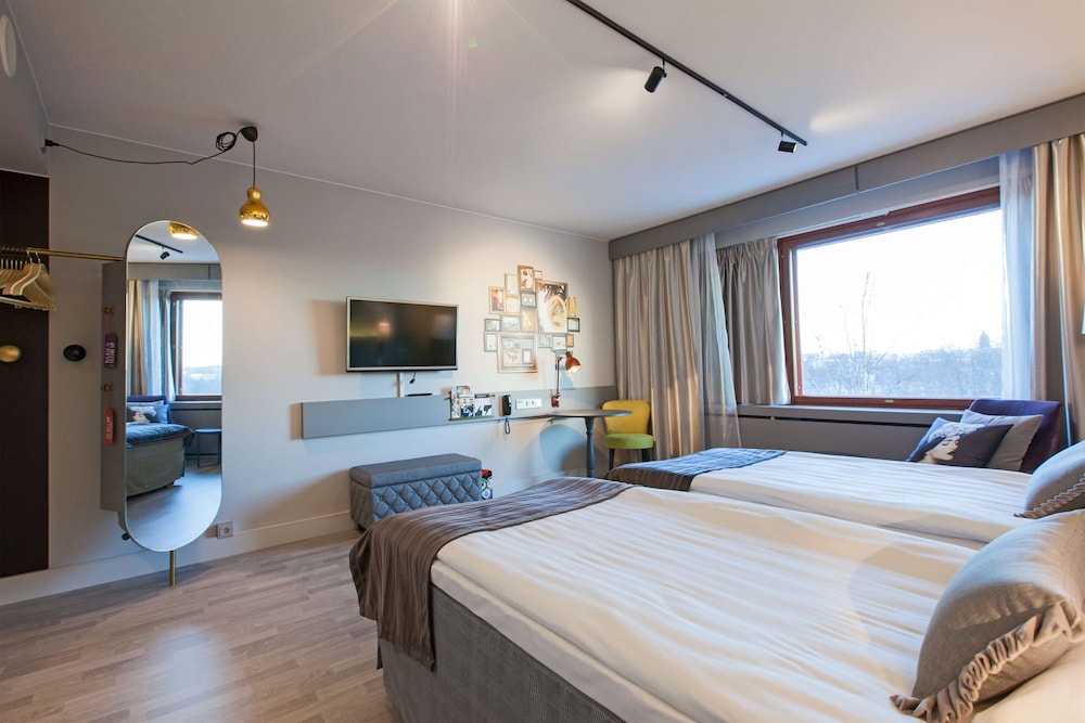 SUPERIOR, KING BED, SOFA