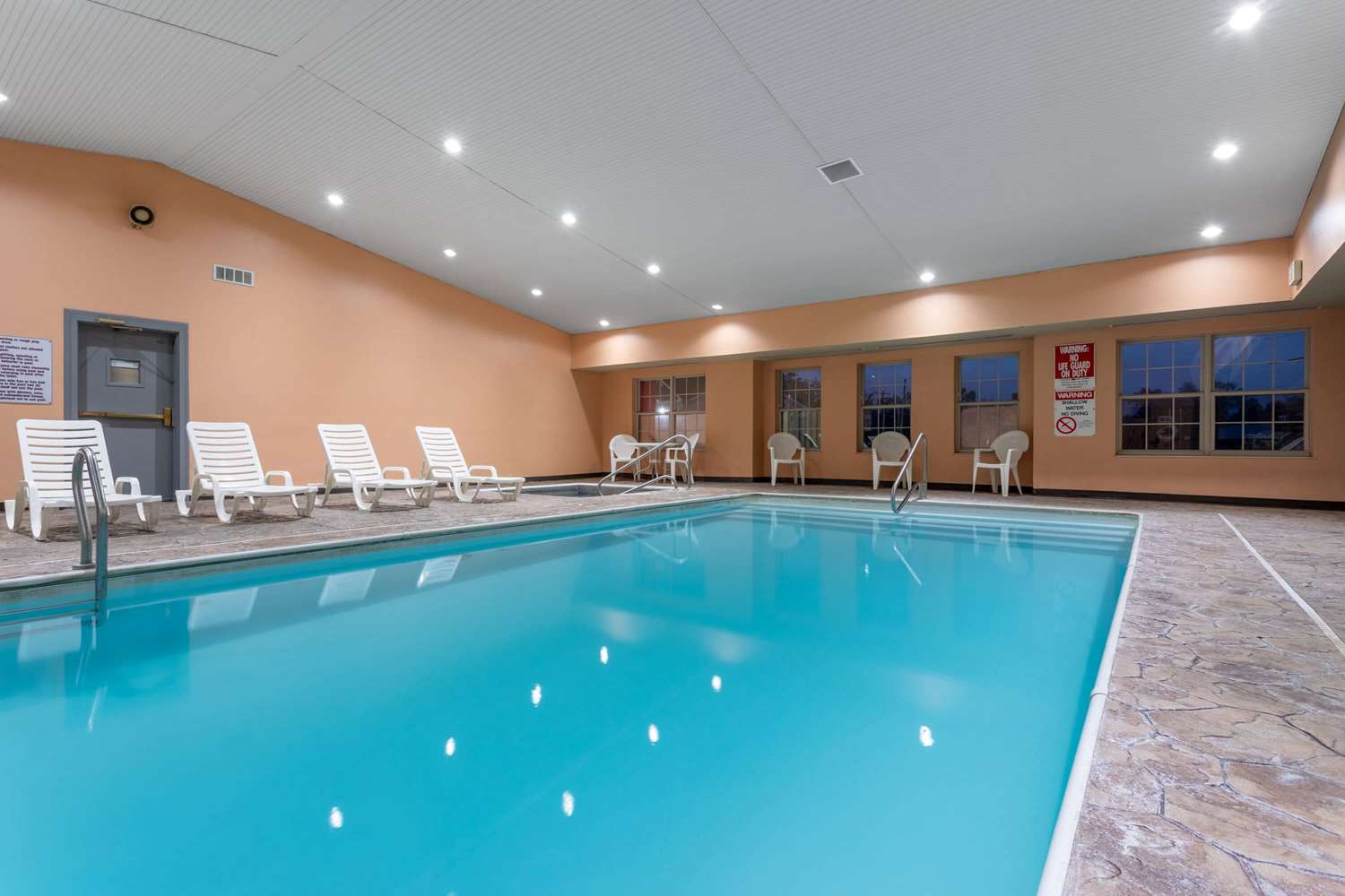 Ramada By Wyndham Sellersburg/Louisville North 29/69