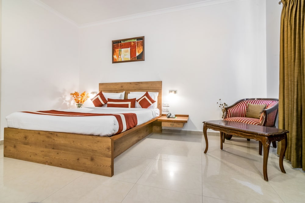 DELUXE, QUEEN BED