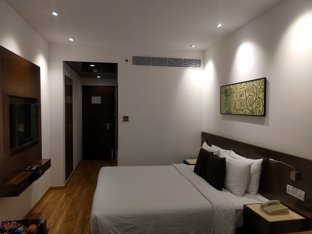 Lemon Tree Premier 1 Leisure Valley Gurugram 25/60