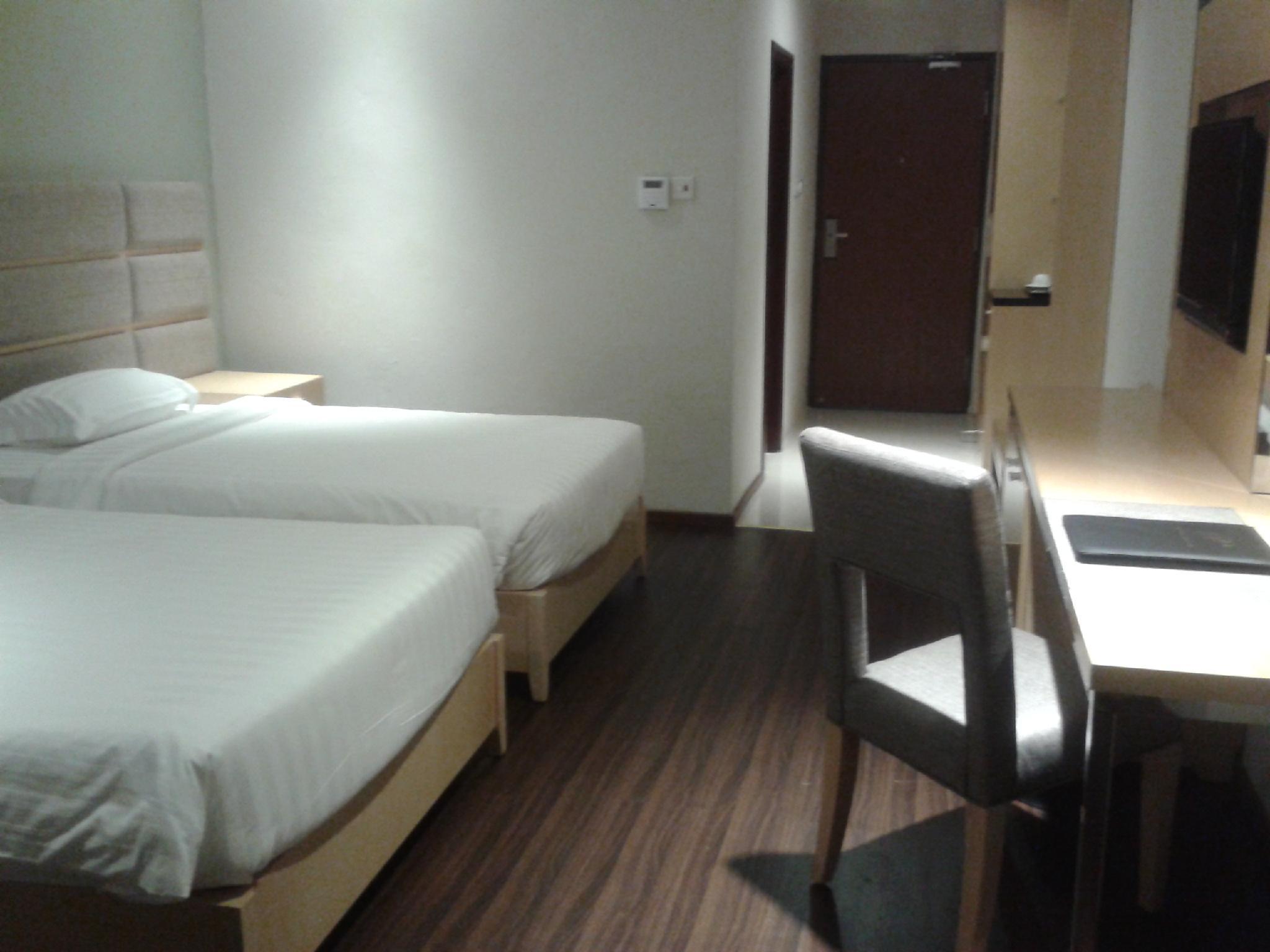 Premier, Twin Beds