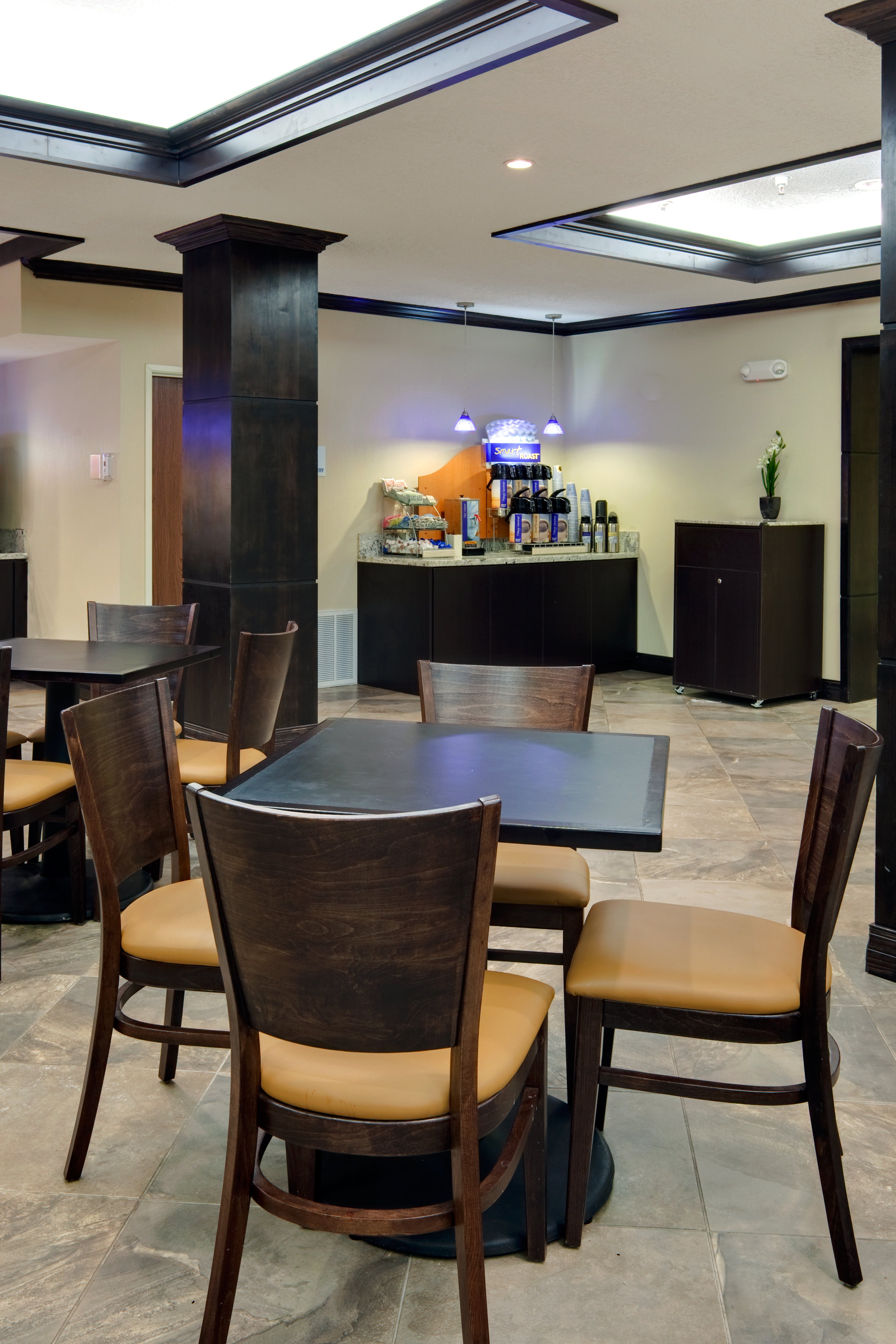Holiday Inn Express Hotel Suites Albuquerque Airport 31/44