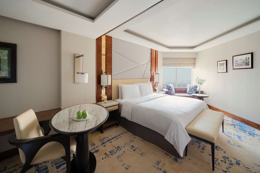 Shangri La Eros New Delhi Hotel 10/72
