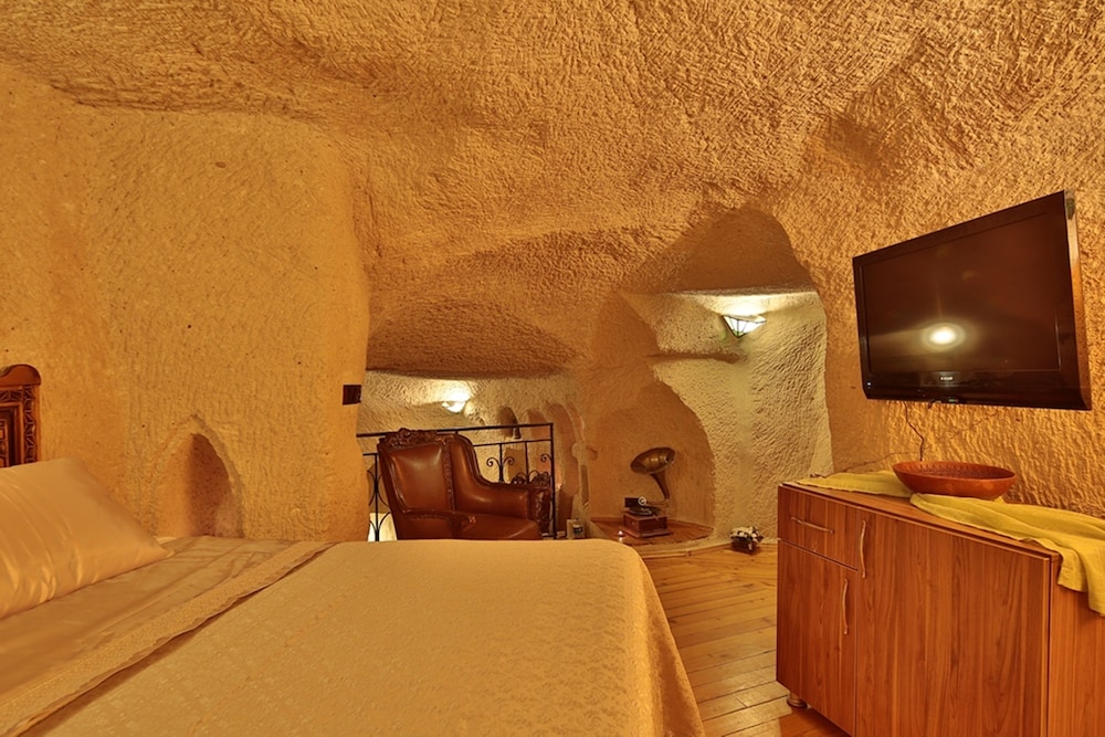Ascension Cave Suite 18/30