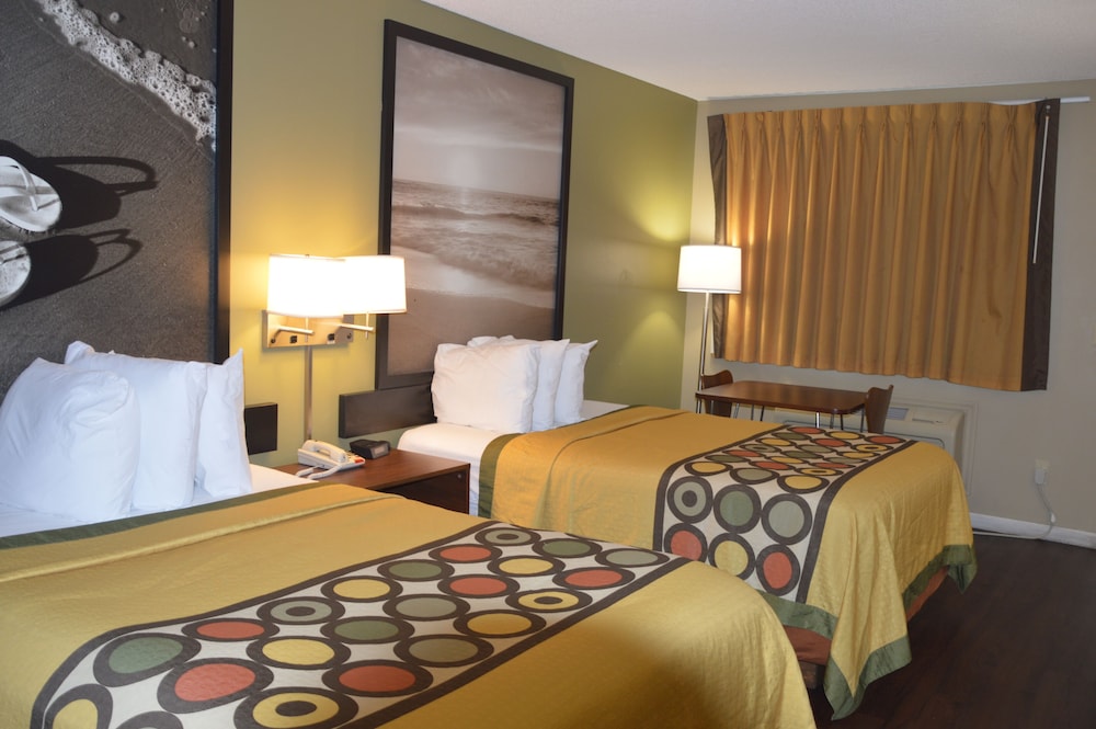 Super 8 by Wyndham Monticello 8/26