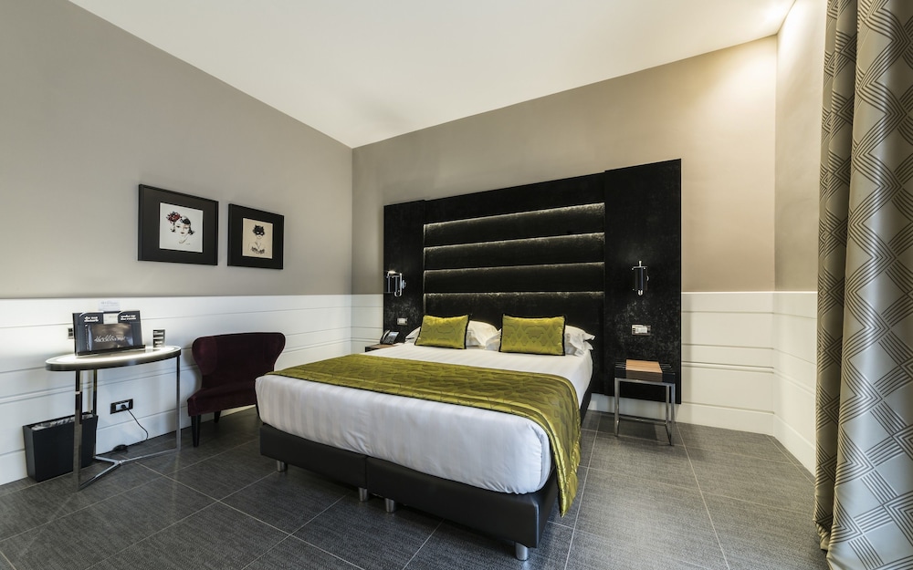 Rome Glam Hotel 7/62