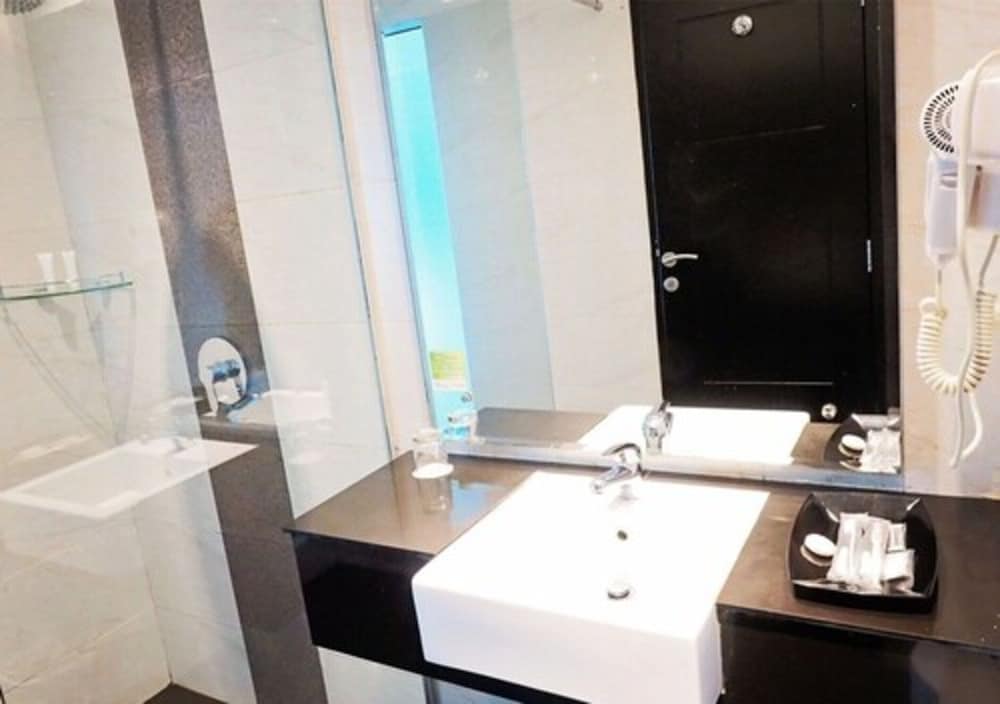 Kings Hotel Nagoya Batam 50/50