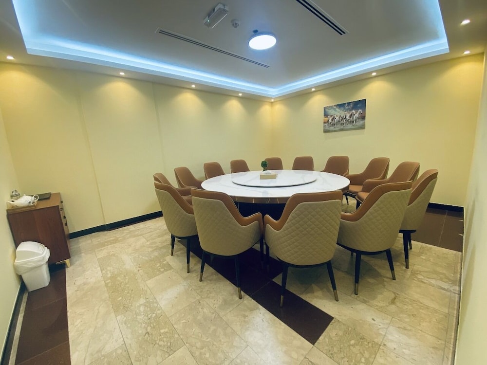 Three 888 Hotel 34/36