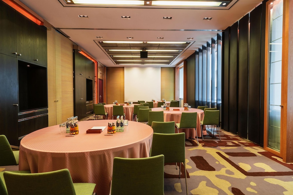 GRAND HYATT BERLIN 70/80