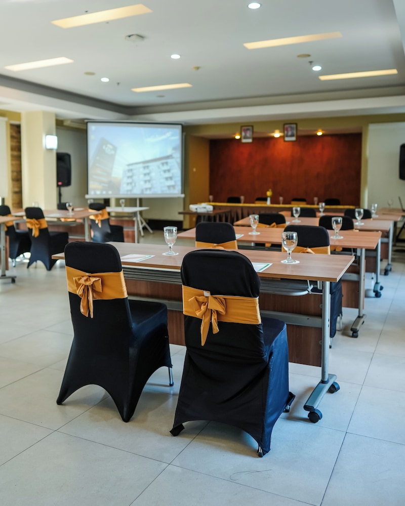 Loji Hotel Solo 58/64