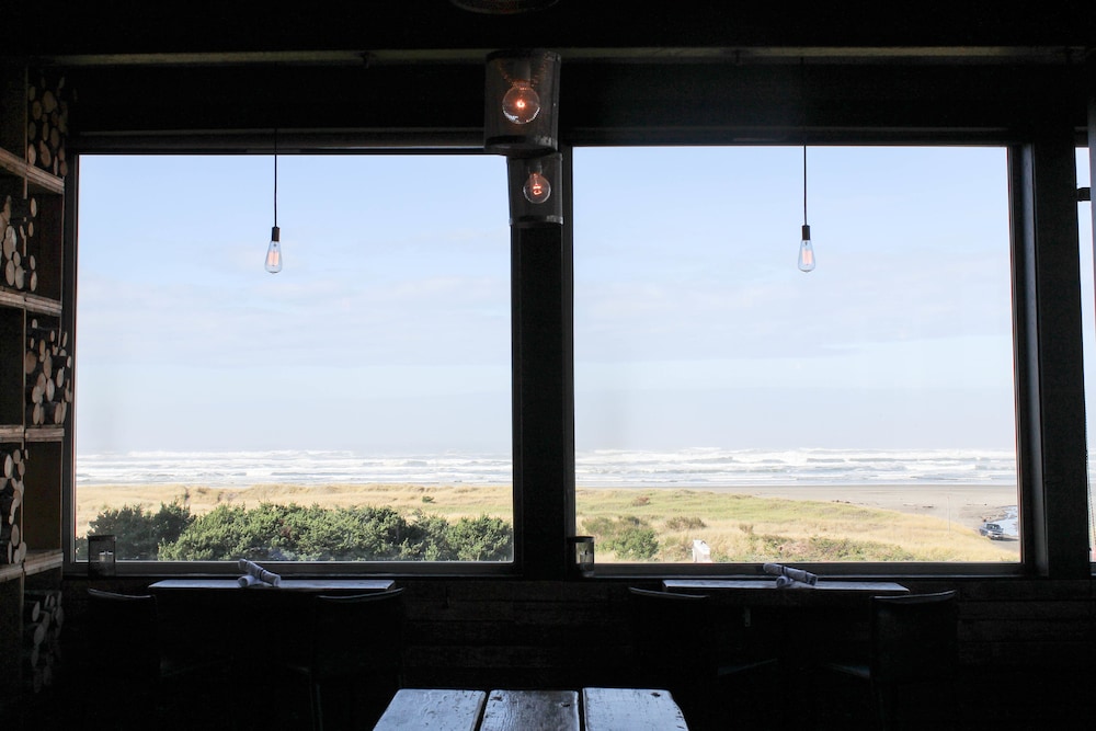 Adrift Hotel 48/50