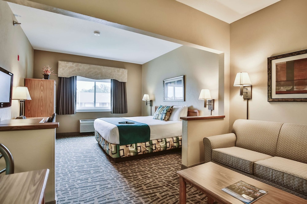 Expressway Suites Bismarck 30/65