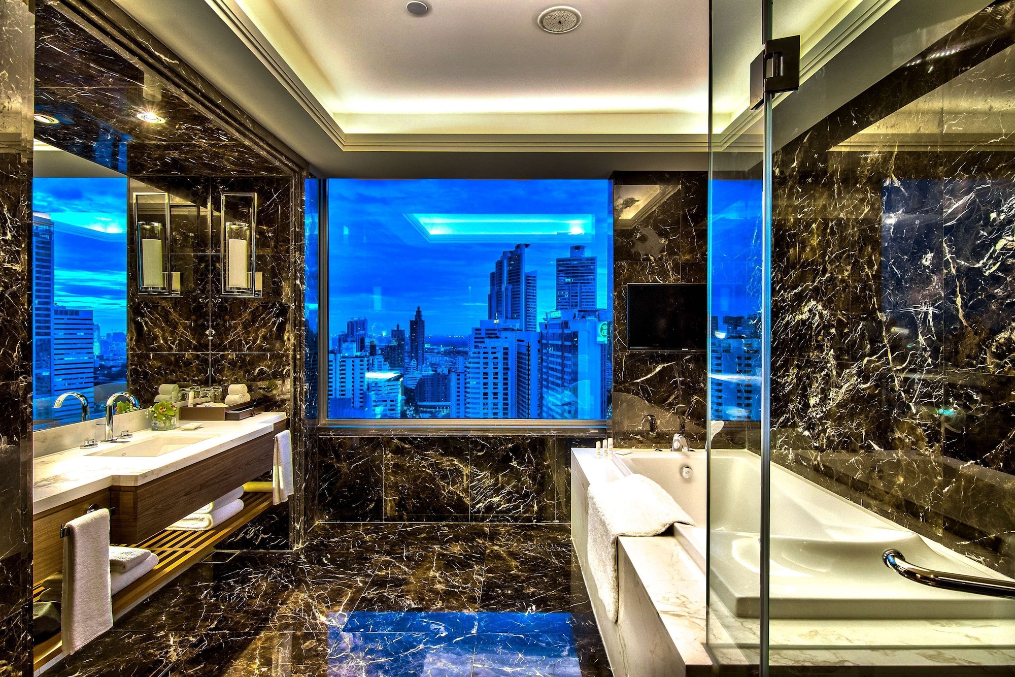 Swimming pool-spa