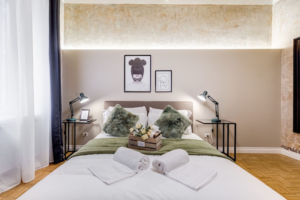 Tankara Suite 8/23