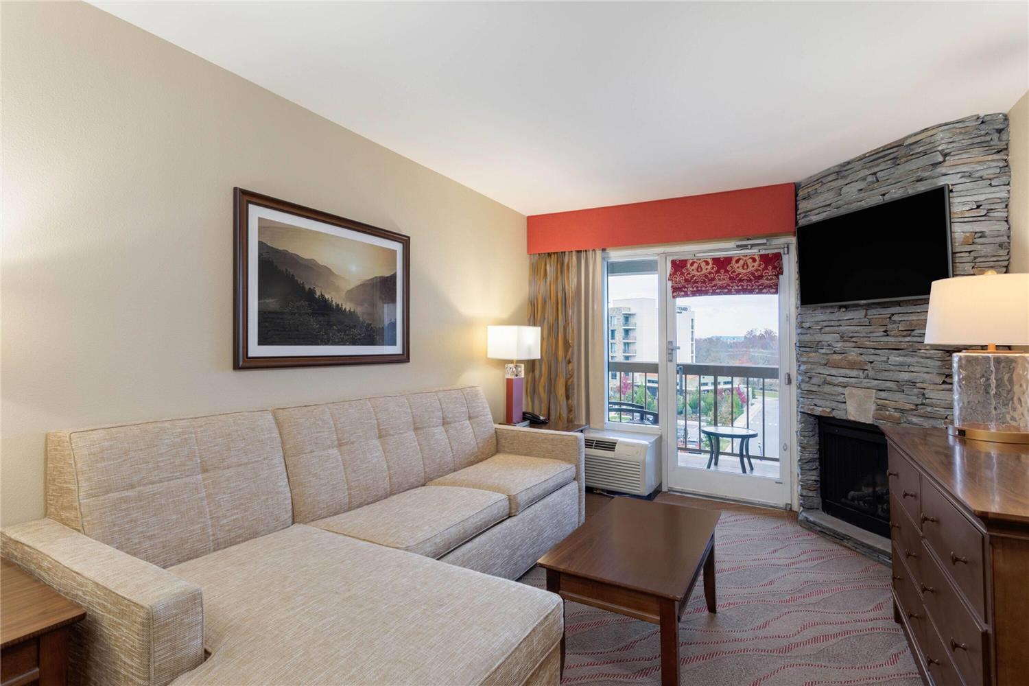 La Quinta Inn Suites Pigeon Forge 40/64