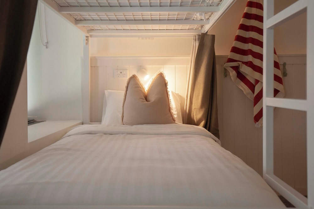 House, 6 Bunk Beds, Bunk Bed