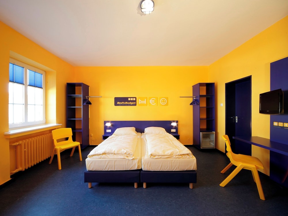 ROOM, DOUBLE BED, SHARED BATHROOM