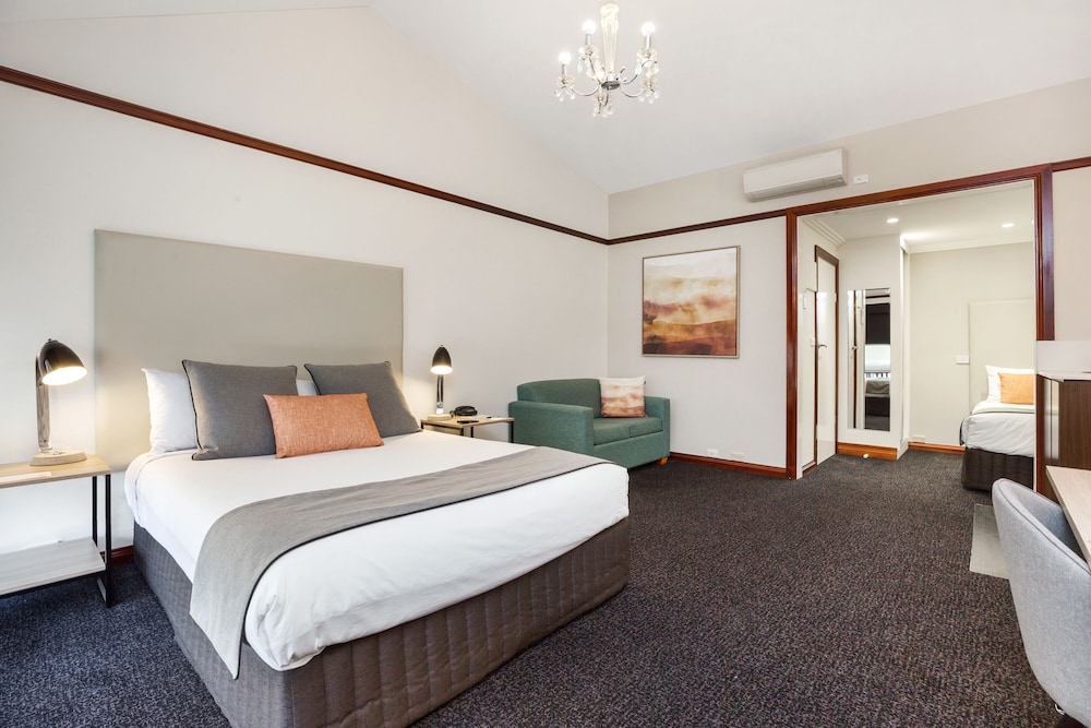 All Seasons Resort Hotel 20/66