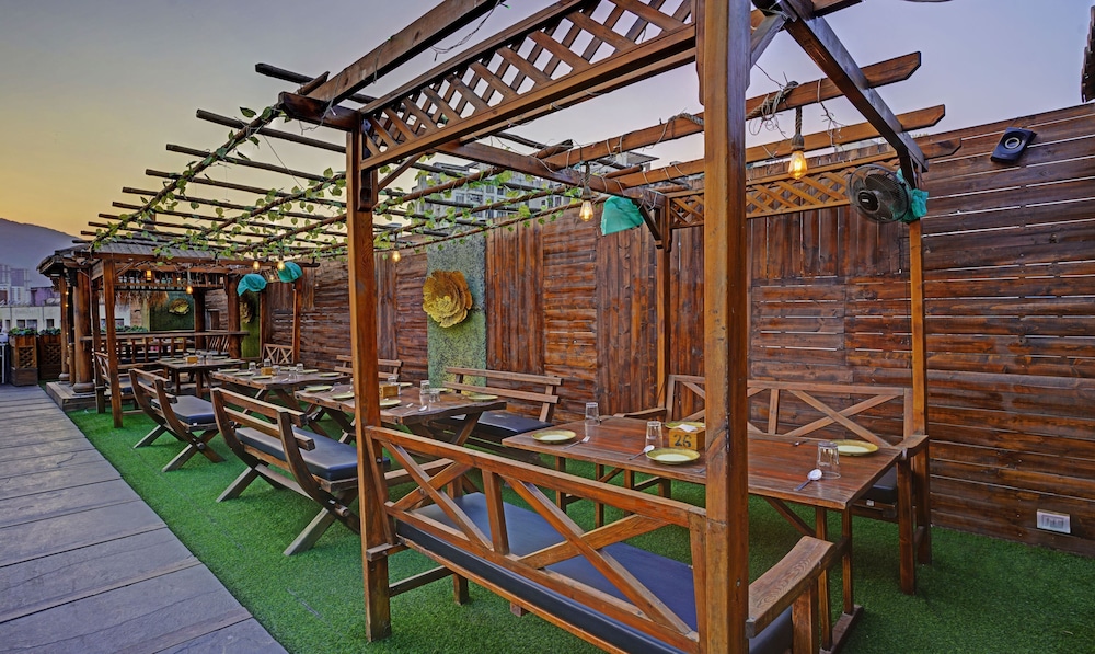 Treebo Trend De Grandeur Hotel and Banquets 40/42