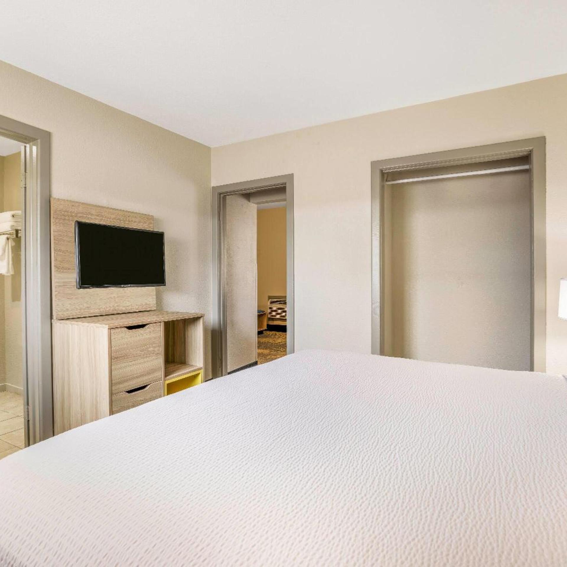 جناح بسرير كينج مع أريكة، Days Inn by Wyndham Cortez 4/9