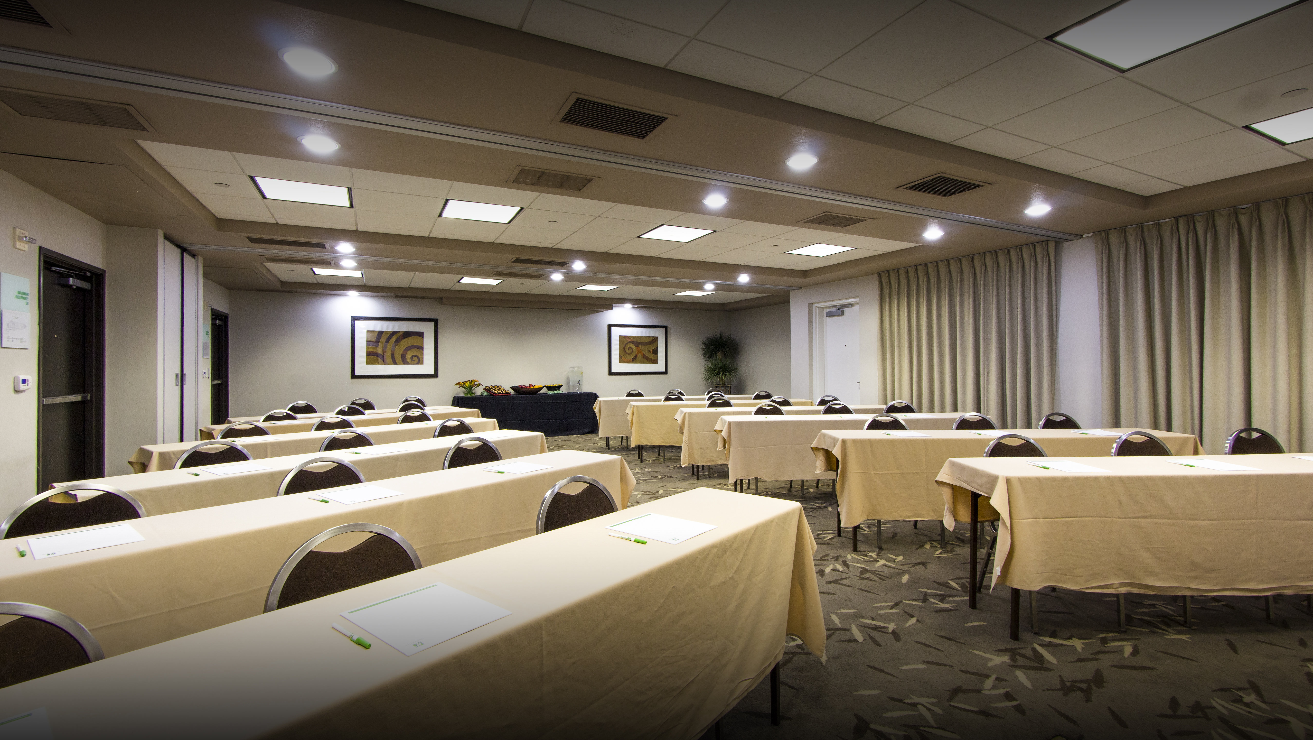 Holiday Inn And Suites Scottsdale North Airpark Ex Wingate By Wyndham Scottsdale 42/50