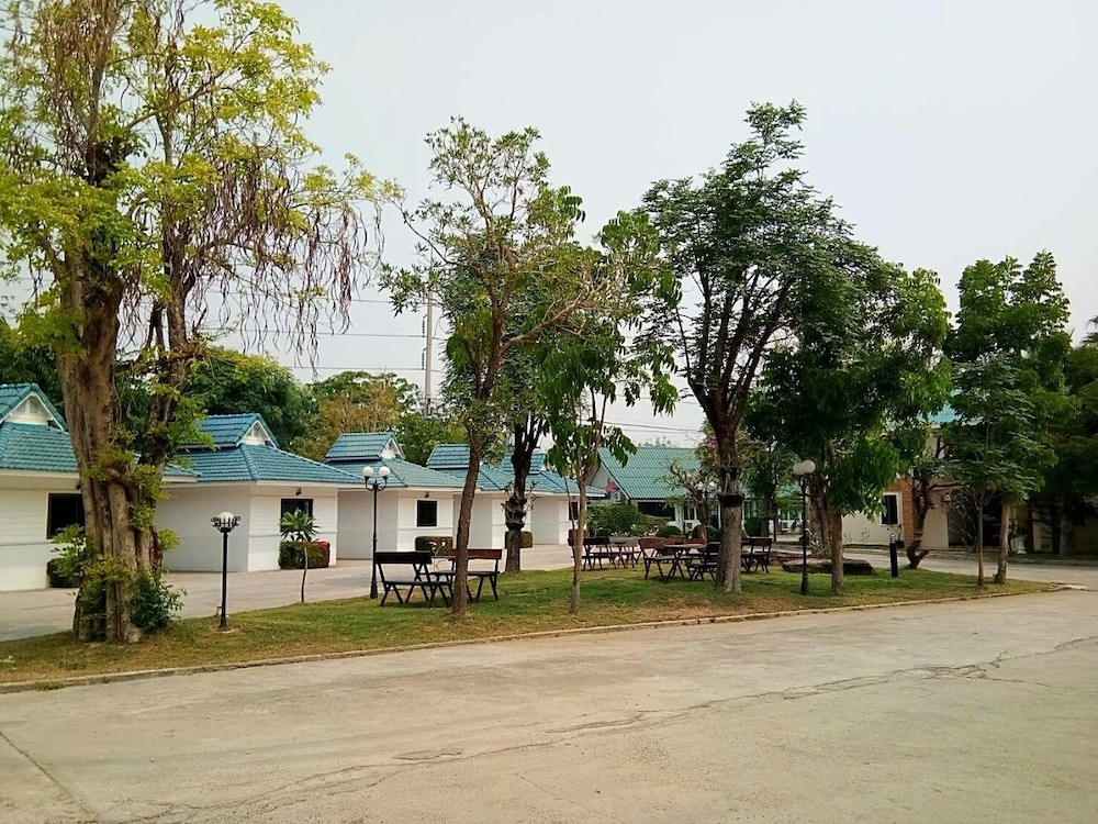 Fahproundfon Hotel 30/32