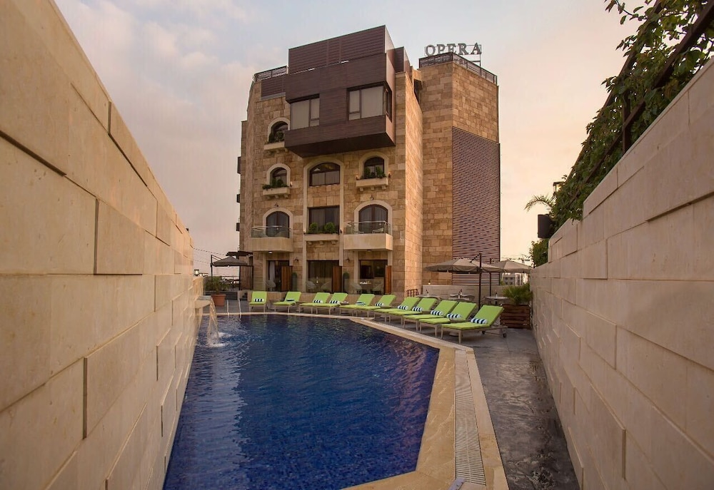 Opera Hotel 37/40