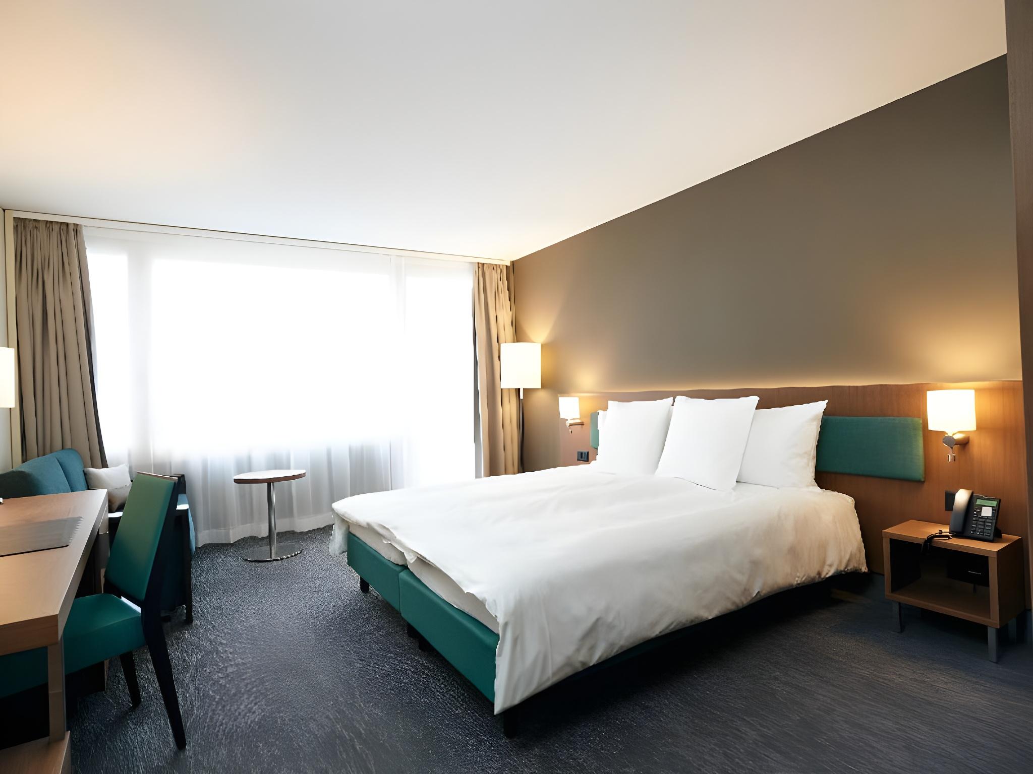 Room, Lake Front