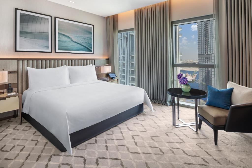 Premium 3B with Skyline View in Address Harbor Point 10/41