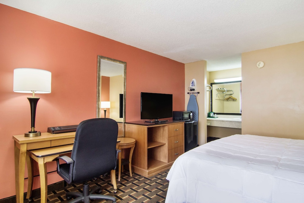 Americas Best Value Inn Darien 7/38