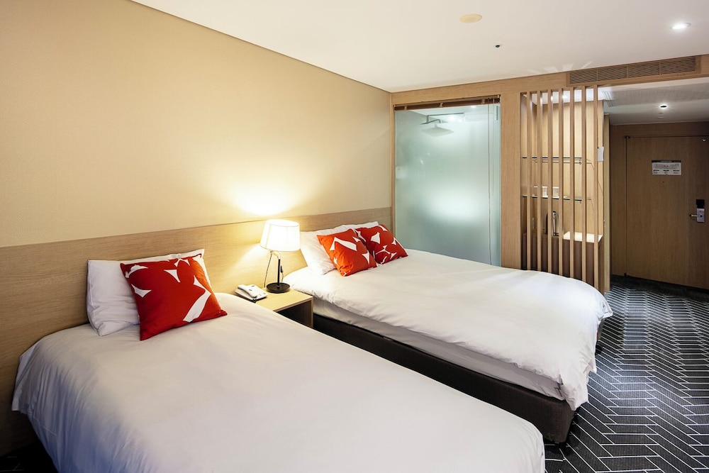 ROOM, 1 DOUBLE AND 1 SINGLE BED, PET FRIENDLY