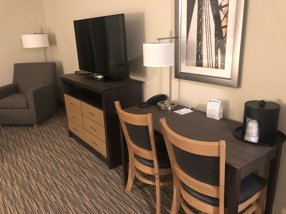 GrandStay Hotel & Suites Rock Valley 20/32