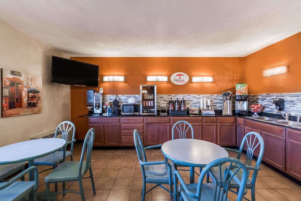 Super 8 By Wyndham Wichita North 31/39