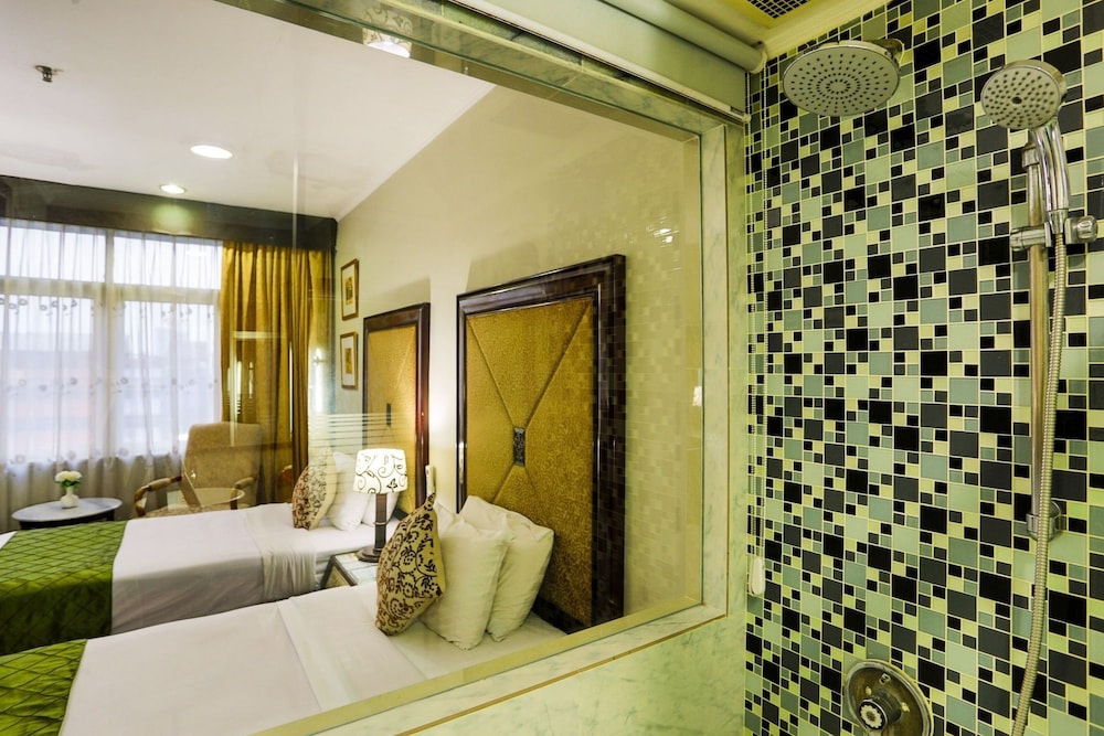 Johns Pardede International Hotel 35/36