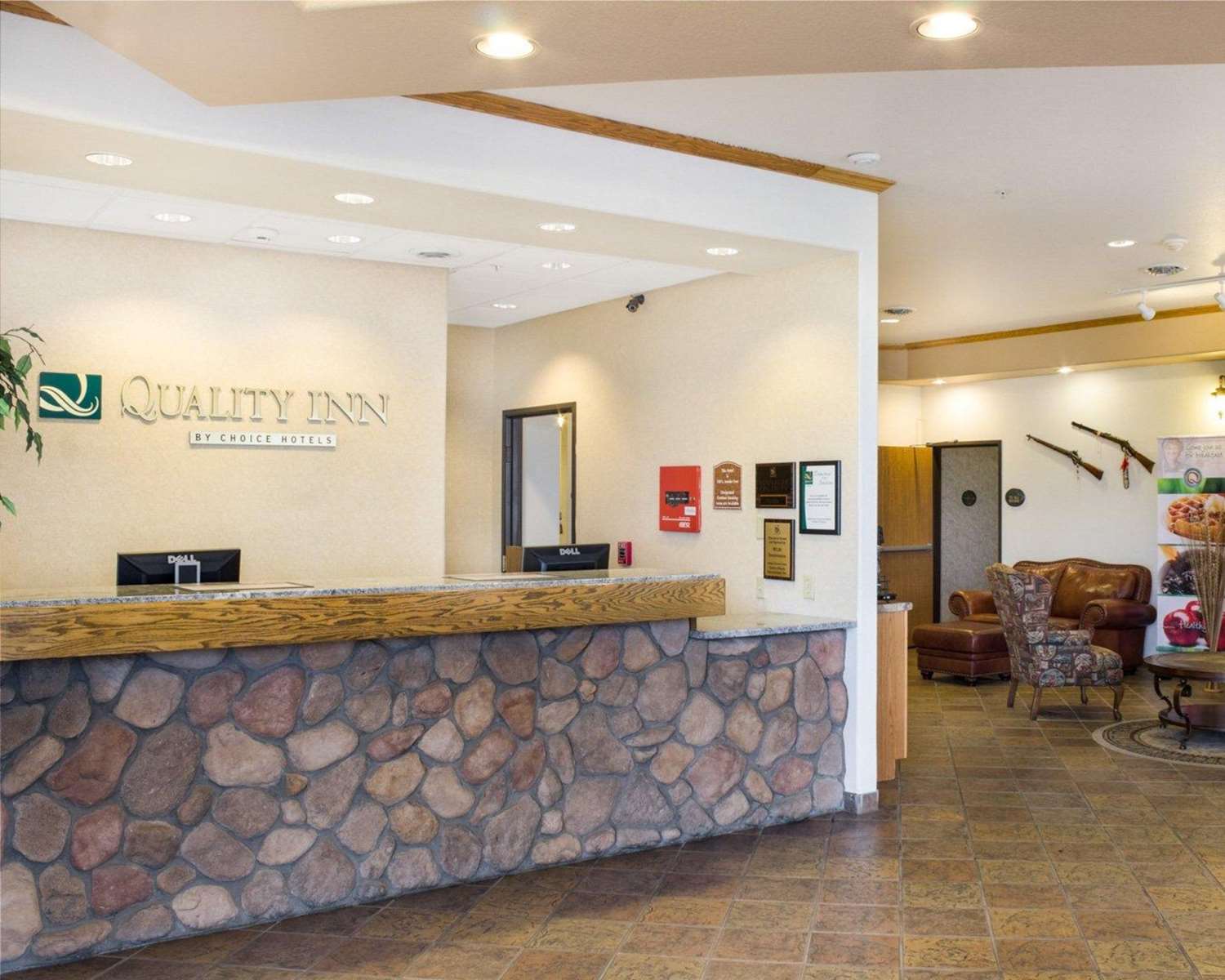Quality Inn Oacoma - Chamberlain 3/17