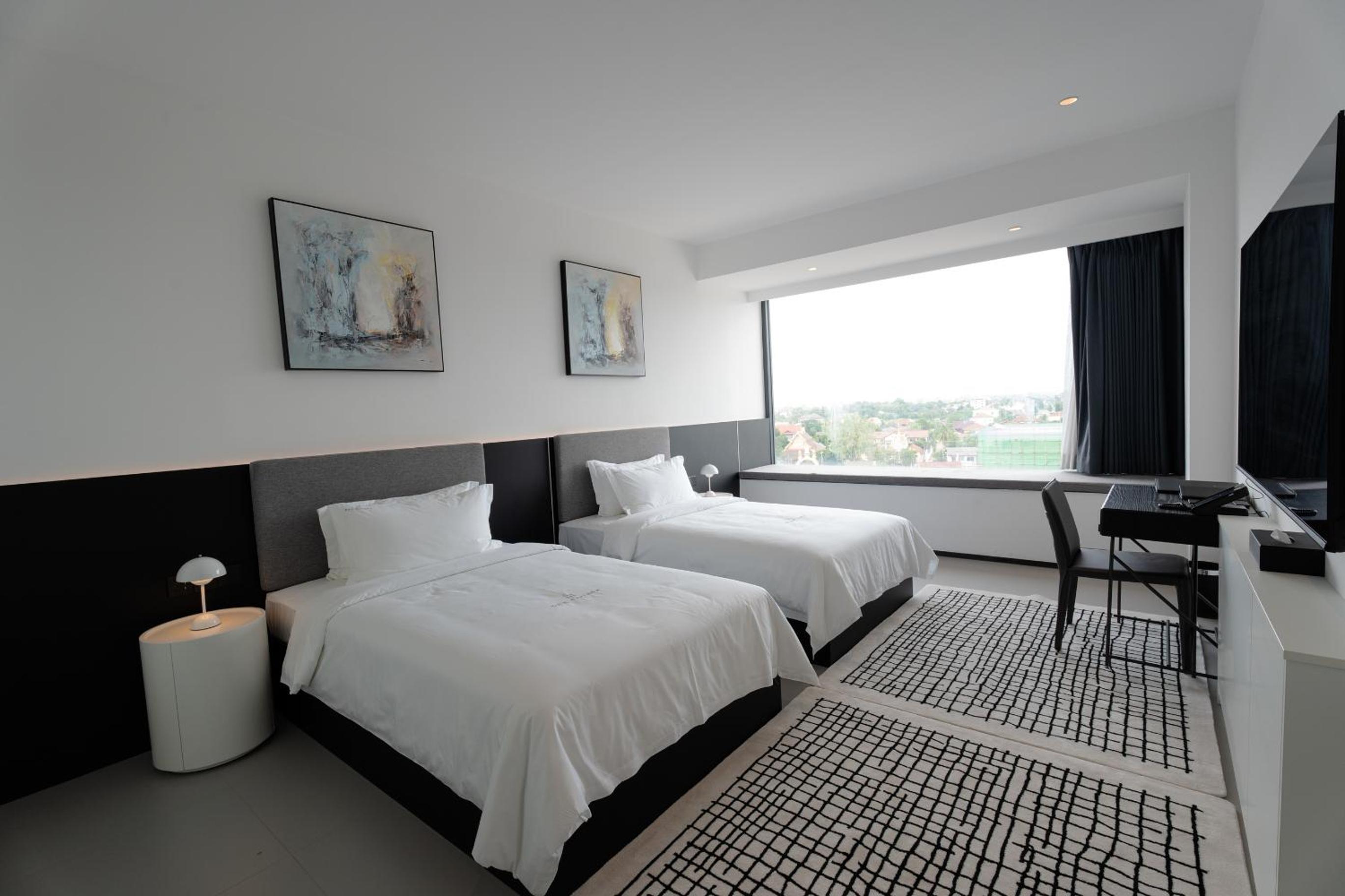 Superior Twin City View Room