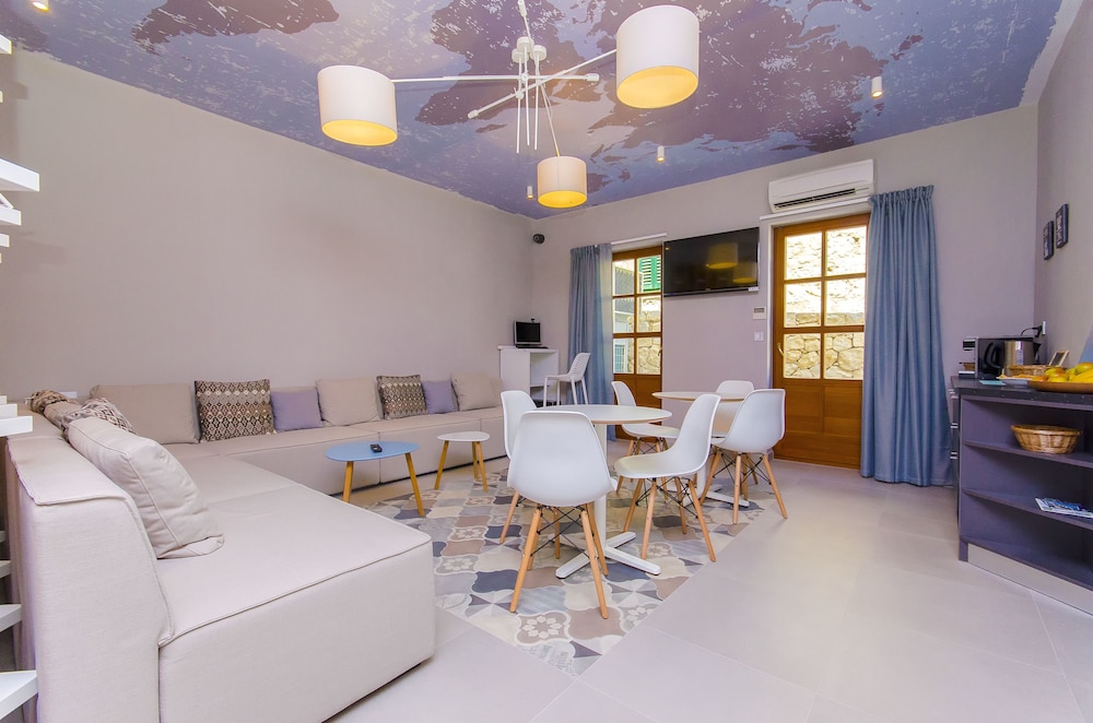 Hostel Dvor 16/44
