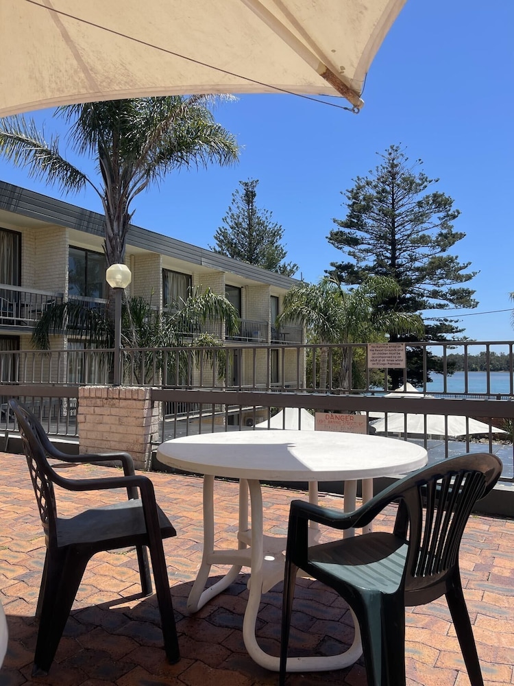 El Lago Waters Motel 44/58