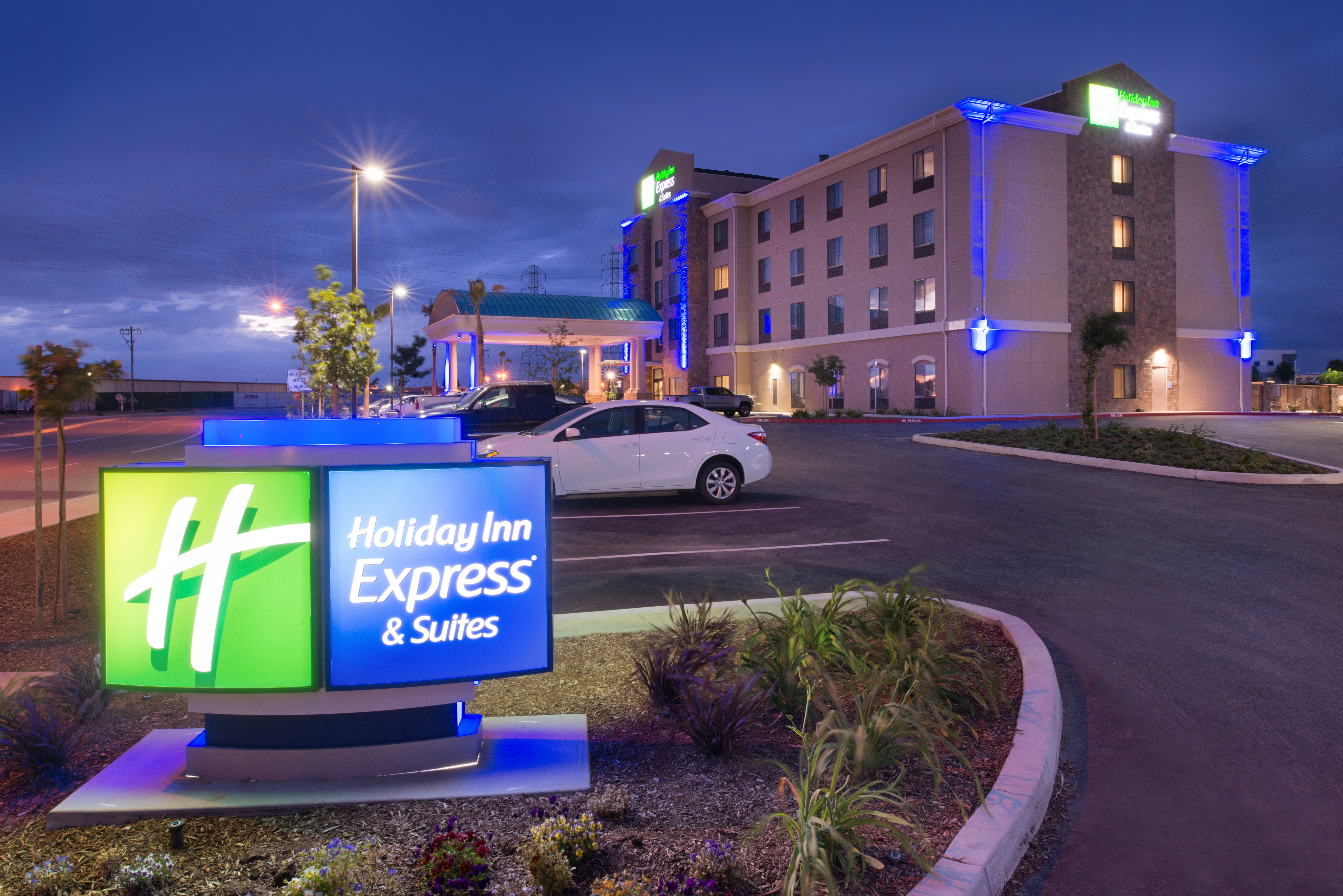 Holiday Inn Express Suites Bakersfield Airport 3/22