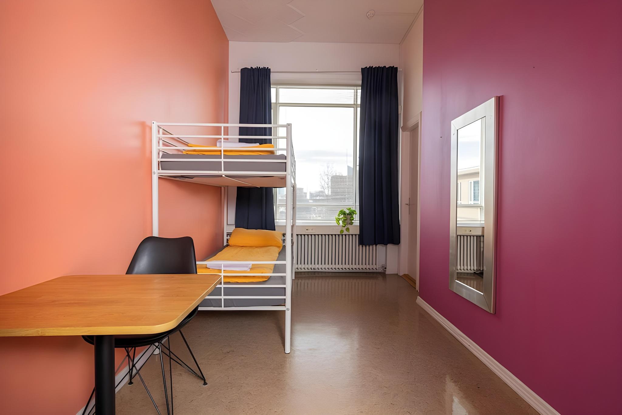 ECONOMY, TWIN BEDS, SHARED BATHROOM