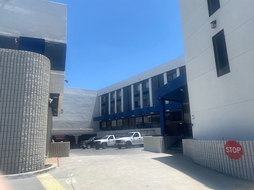 Baymont By Wyndham Monterey Park 38/45