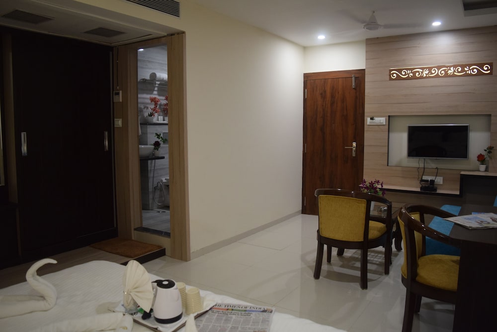 Hotel Dayal Paradise 25/26