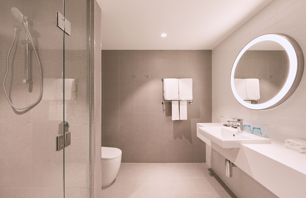 HOLIDAY INN EXPRESS NEWCASTLE 17/63