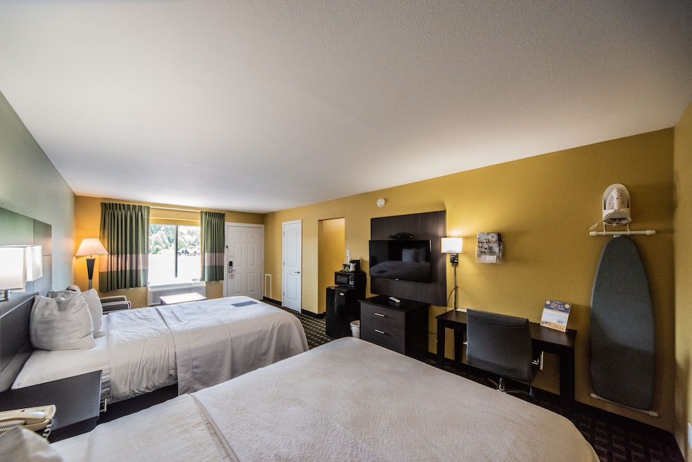 Relax Inn &amp; Suites 30/82
