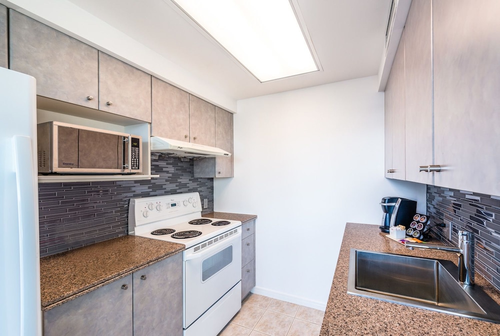 Carmana Hotel and Suites 17/39