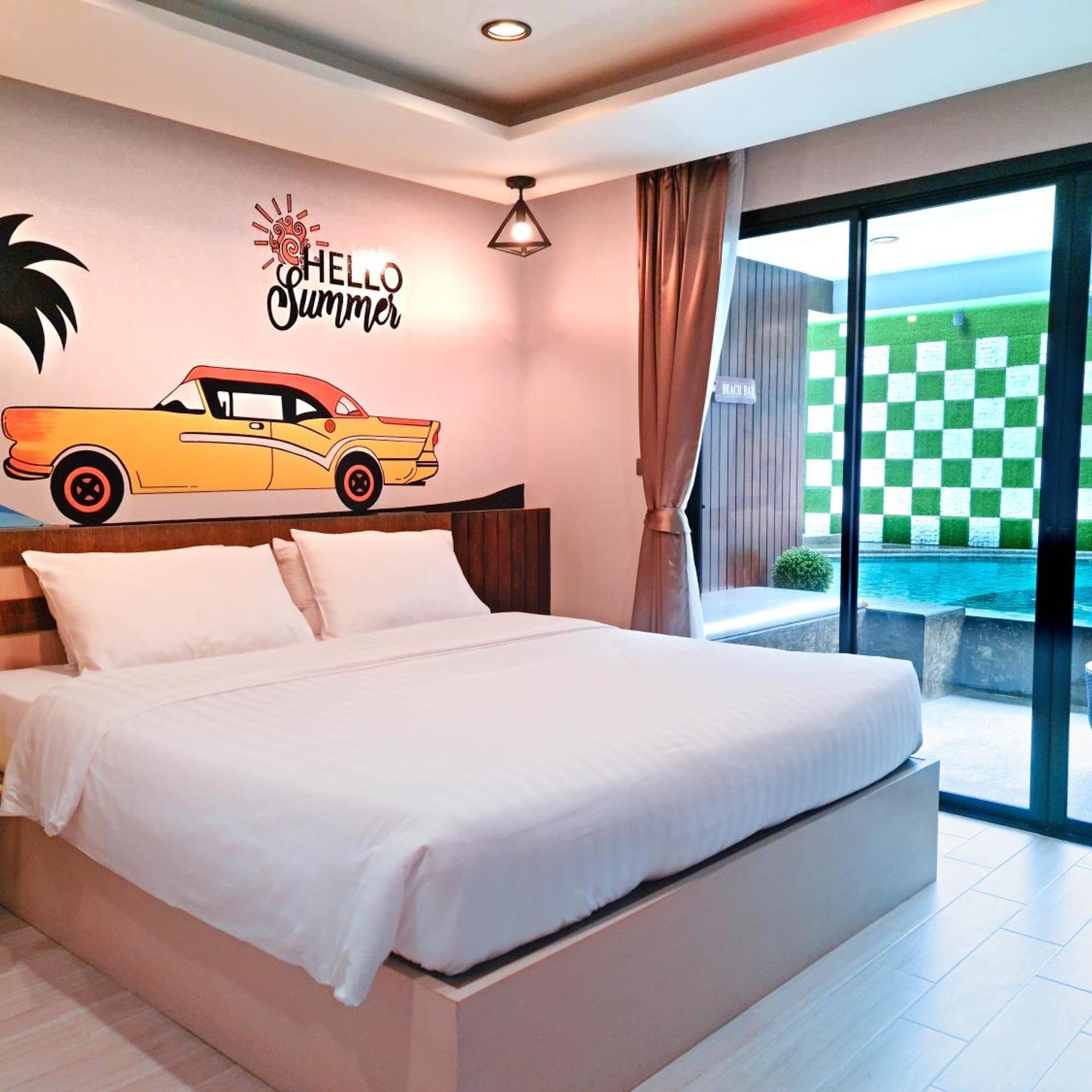 Grand, Deluxe, Pool Access